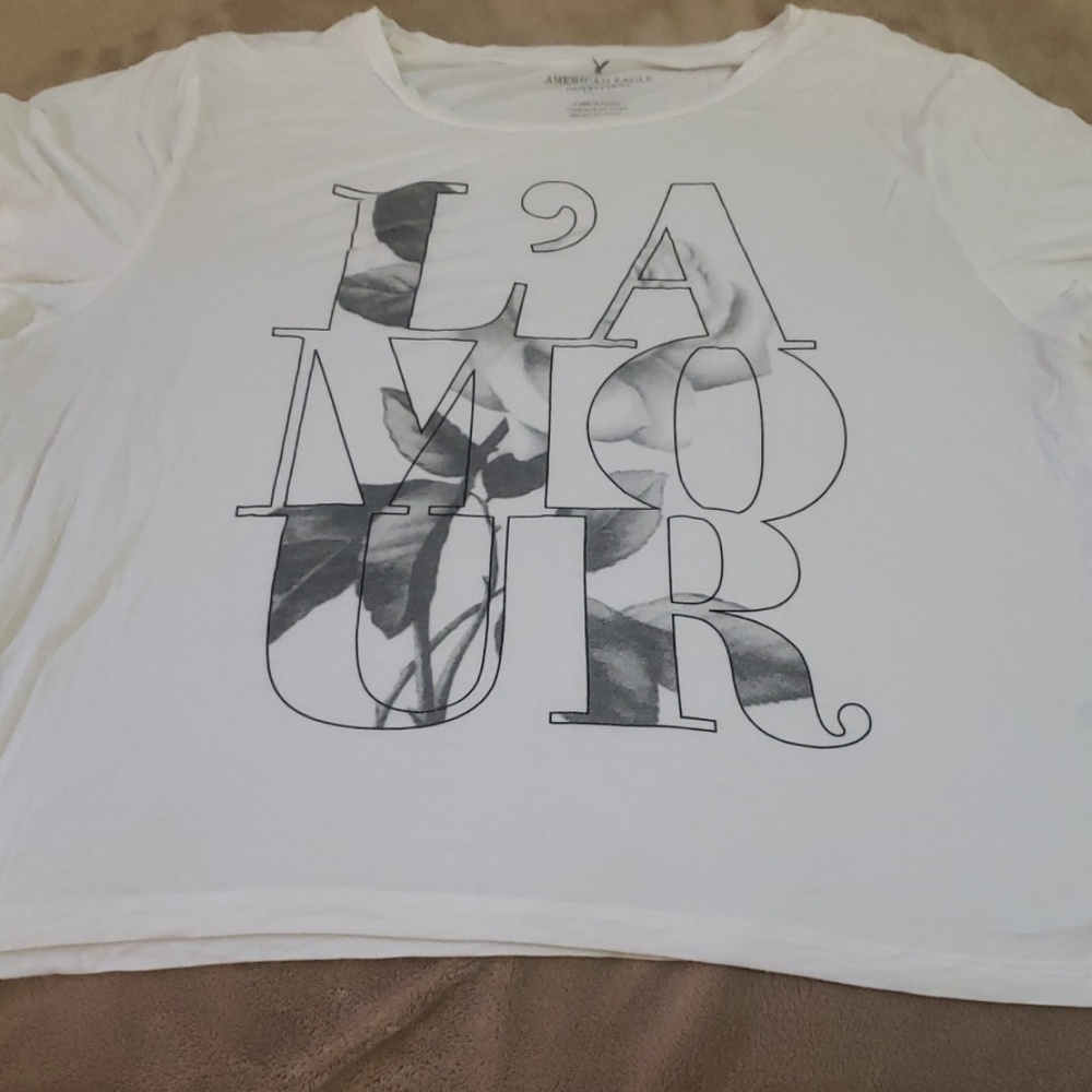 American Eagle tshirt